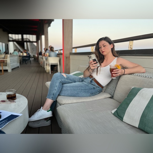 Meet your Posher, Holli - Picture 4 of 5